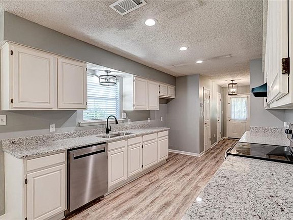 3rd image of 203 Coronet Dr