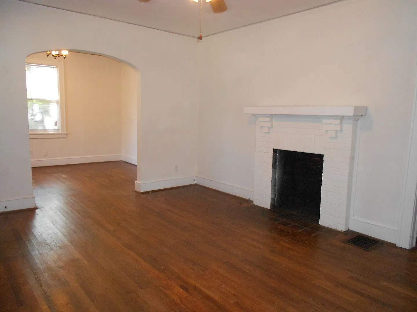 House on Burnett St! Great Location! — Photo 3