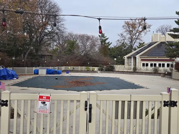 570 Sanderling Court image 8 of 10