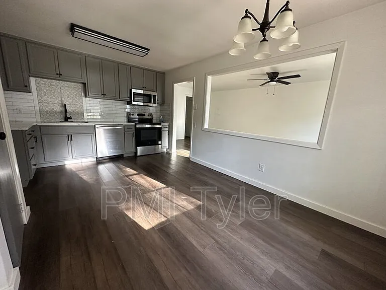 1538 N Hill Ave — Photo 4