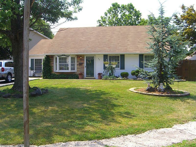 Brick and Vinyl, Great Curb Appeal!