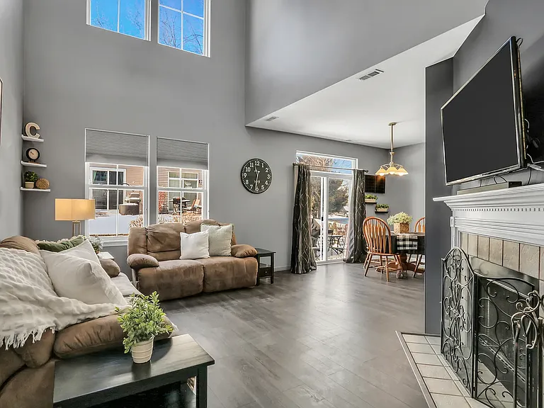 290X Falling Waters Dr — Photo 3