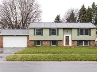 176 Round Pond Ln, Rochester, NY 14626