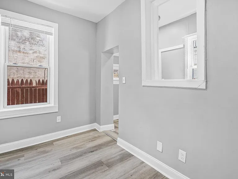 510 E Willard St — Photo 12