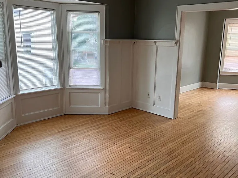 Large Spacious 4 Bedroom UPPER with Large Living Room and Dining Area!! — Photo 10