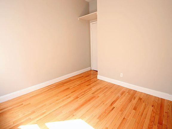 2nd image of 620 E 11th St APT 21