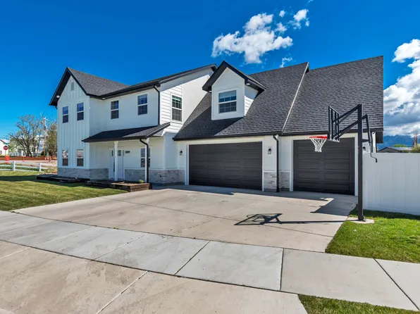 3009 S Edgewater Ln, Syracuse, UT 84075