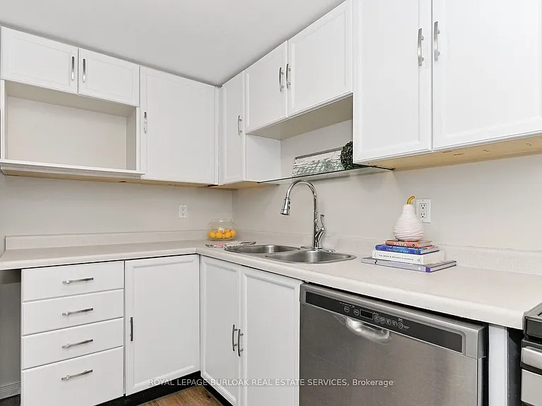 895 Maple Ave #212 — Photo 13