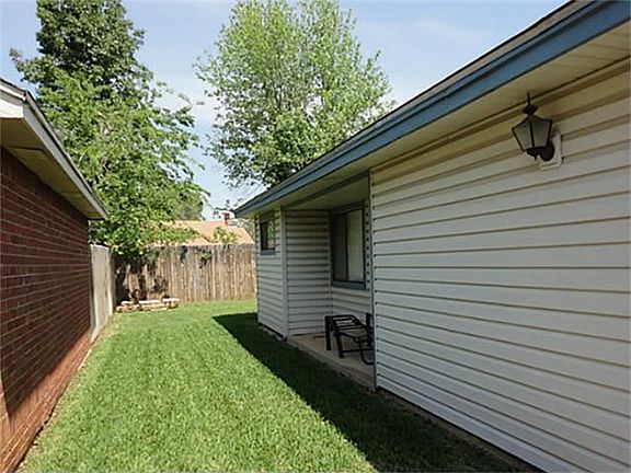 3rd image of 4711 Poppy Dr E