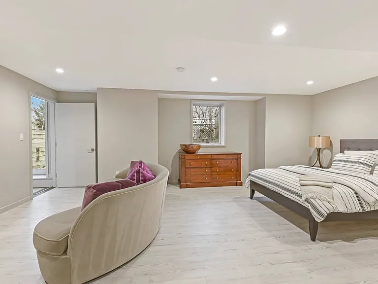 74 Hillside Dr E — Photo 18