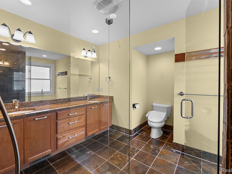 608 S West St, photo 30