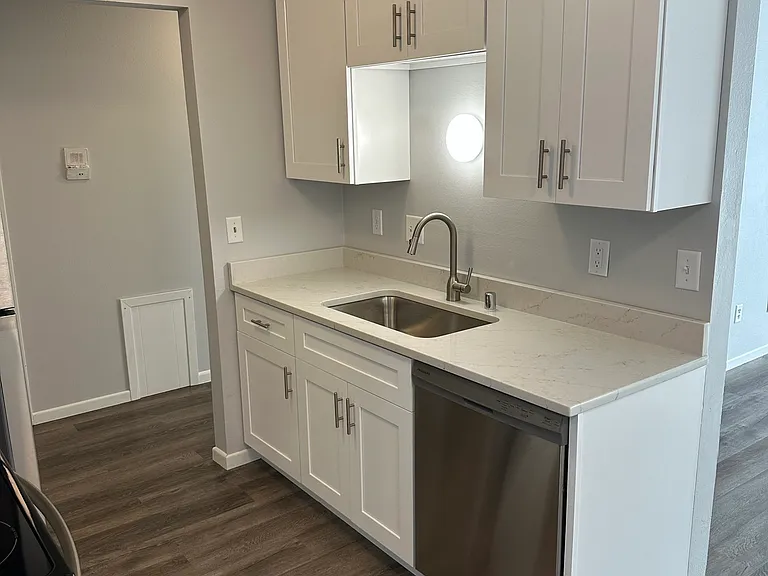 519 Jefferson St #10 — Photo 3