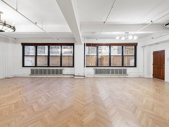 5th image of 335 W 38th St APT 2