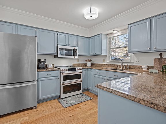 3rd image of 1401 Mapleside Ct