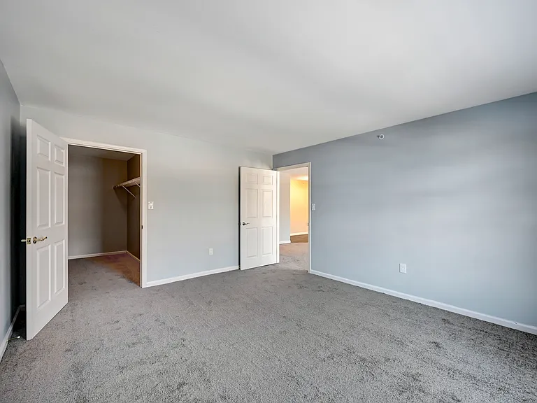 Kings View Apartments — Photo 13