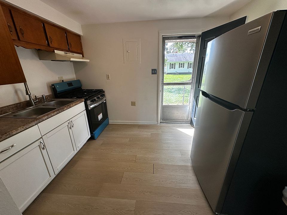 1st image of 1121 E 31st St #A
