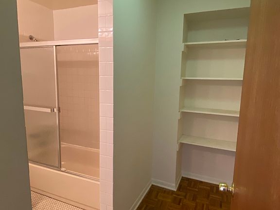 2nd image of 620 W Belmont Ave #303