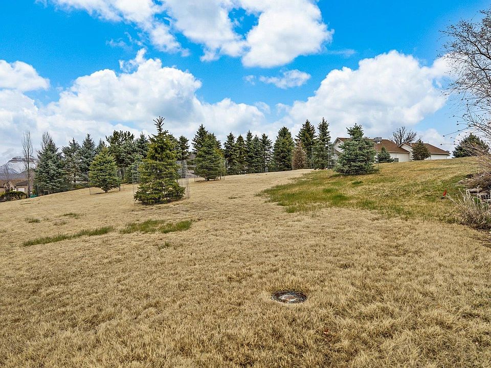 2nd image of 489 Lodgepole Cir