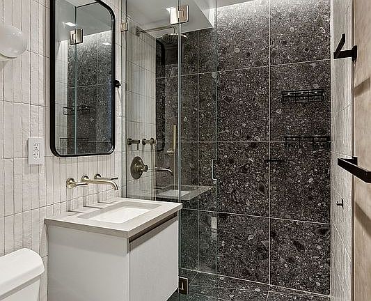 4th image of 110 E 36th St APT 6F