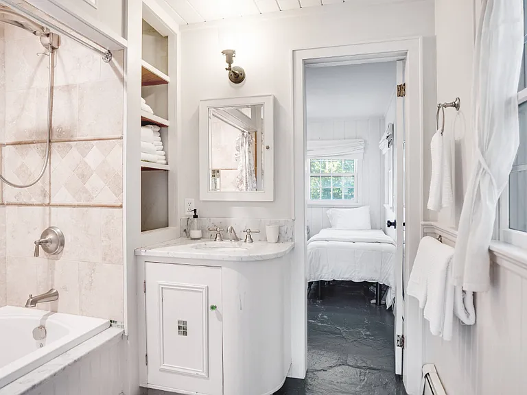 21 Breeze Hill Rd — Photo 23