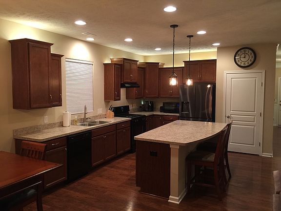 4th image of 8012 Parkcroft Dr