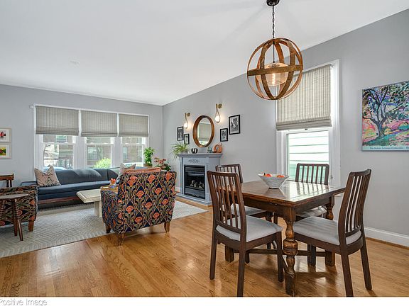 5th image of 2240 W Barry Ave