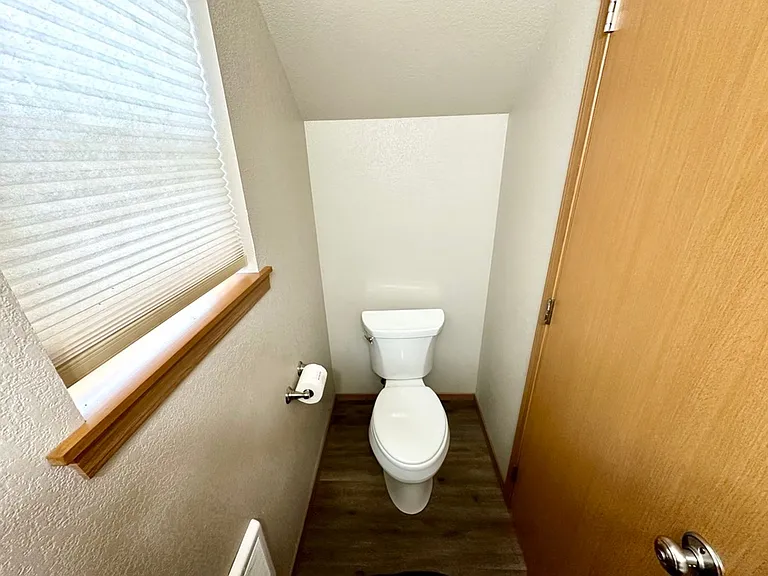 2102 N Yellowstone St — Photo 8