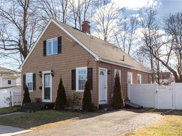 14 Bay View Ave E, Riverside, RI 02915