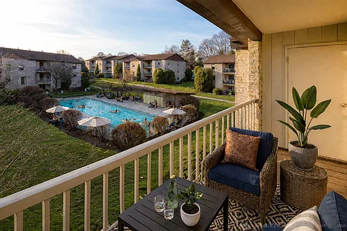 Country Club Apartments Photo 1