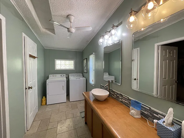 Inside washer/dryer