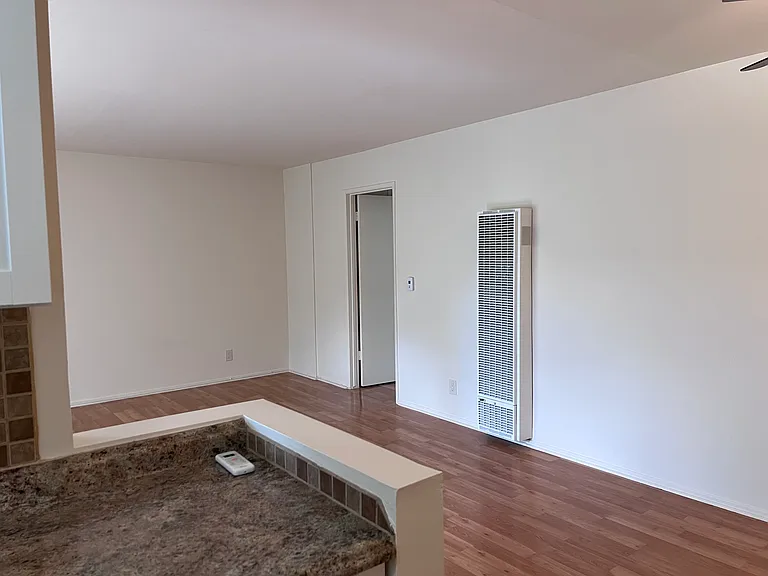2601 W Victory Blvd #J — Photo 5
