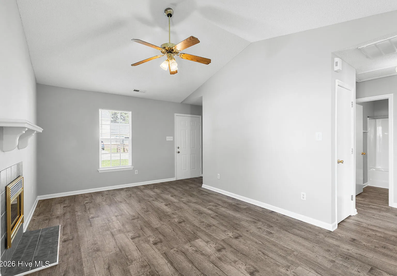 2 bed, 2.0 bath, 882 sqft, $1,200 — Photo 3