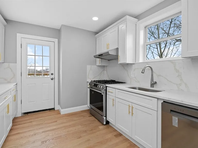 66 Stanley St #3 — Photo 3