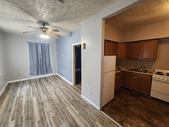 2nd image of 200 Park Ave
