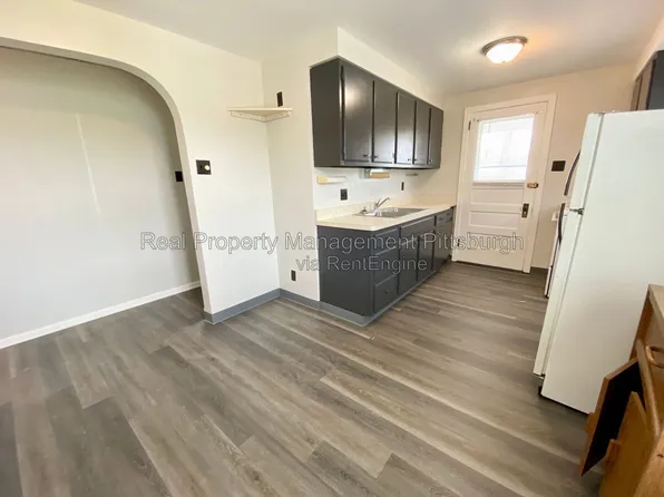 7209 Front River Rd, Pittsburgh, PA