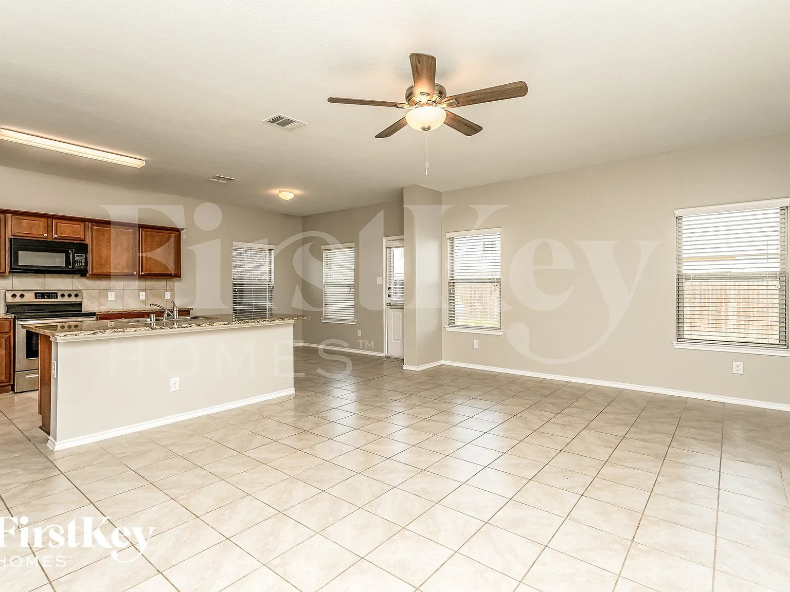 5 bed, 2.5 bath, 2598 sqft, $2,545 — Photo 2