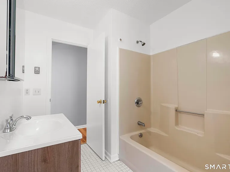 100 Meriden Rd #A — Photo 13