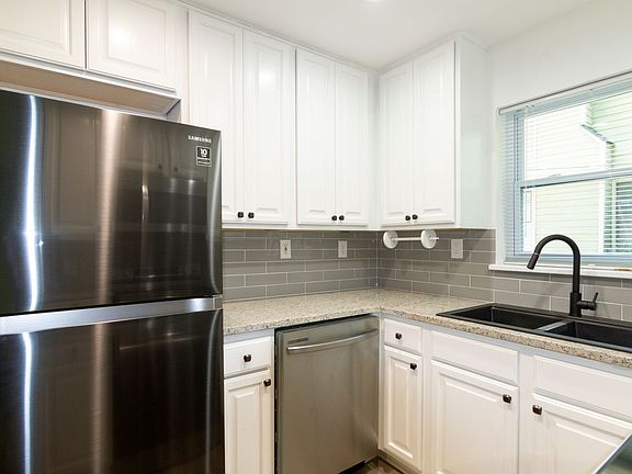 4th image of 545 Oakview Rd Unit 1