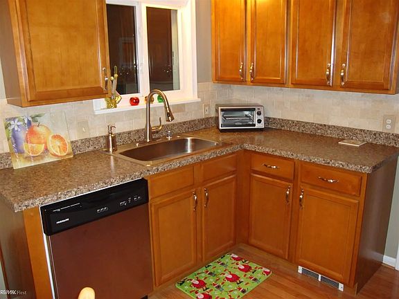 5th image of 26411 Compson St