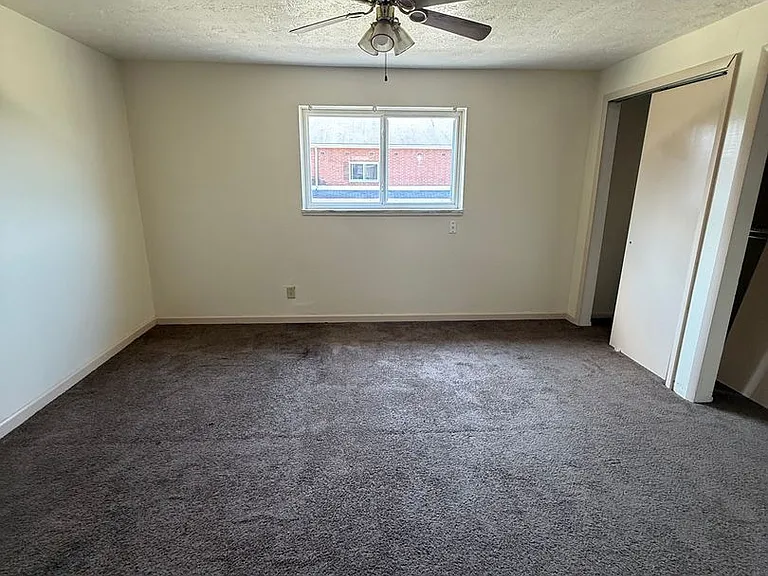 23921 Banbury Cir #7 — Photo 3