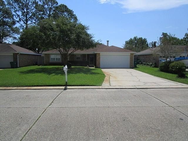 1st image of 130 Willow Wood Dr