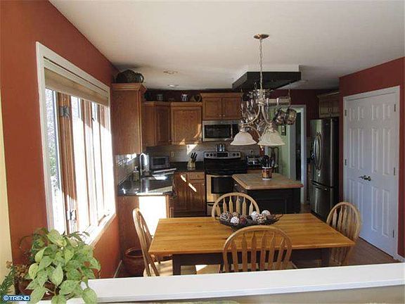 5th image of 130 Belmont Dr