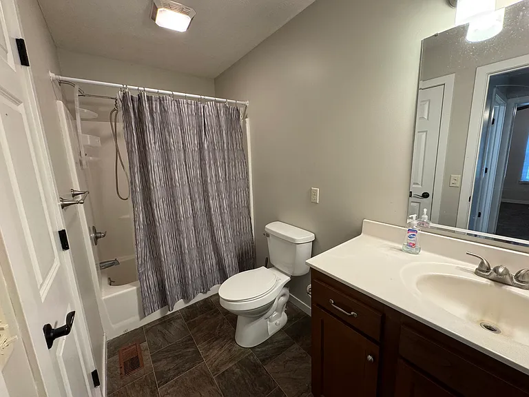 442 442/444 Bank Ln SE #446 — Photo 8