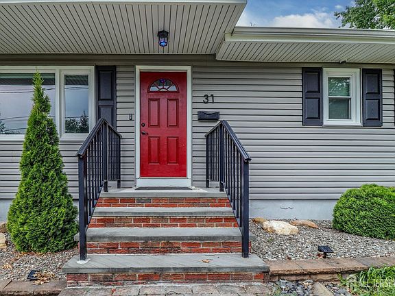 2nd image of 31 Woodview Ave