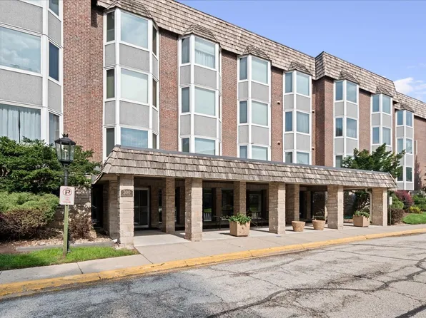 300 Thames Pkwy APT 3F, Park Ridge, IL 60068
