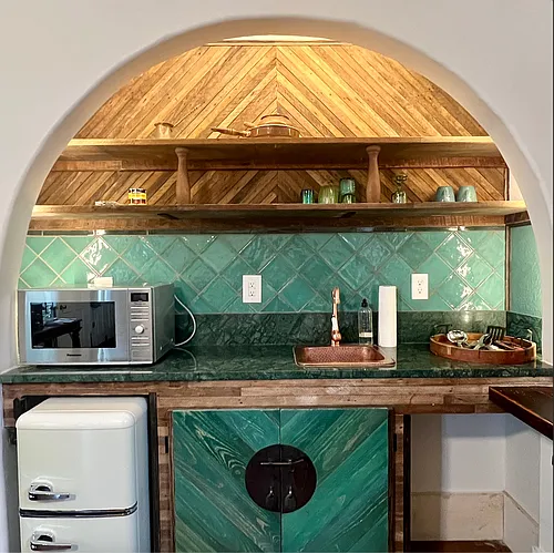 925 Piety St Photo 1