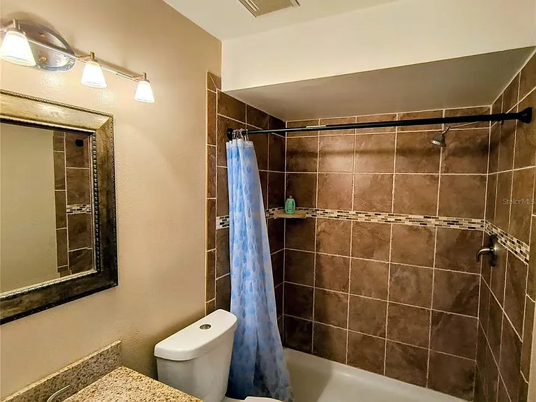 201 S Arrawana Ave #L — Photo 5