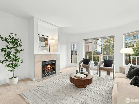 3rd image of 20028 15th Avenue NE #102
