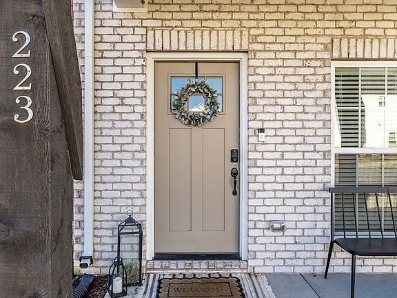 5th image of 223 Holywell Dr