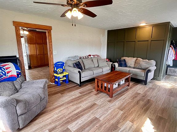 3rd image of 133 E 3rd St